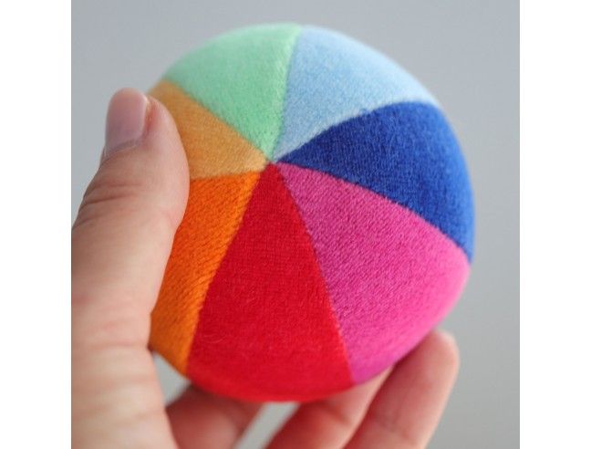 Pelota Arcoíris con sonajero Grimm´s