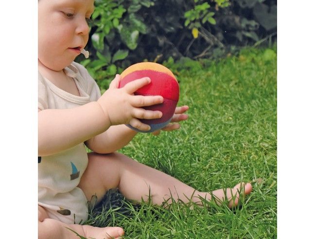 Pelota Arcoíris con sonajero Grimm´s