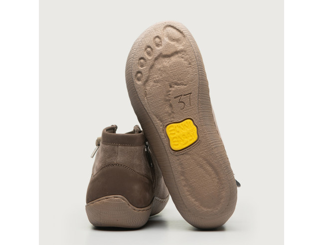 Zapato abotinado Wallabee NAYA barefoot Sunni...