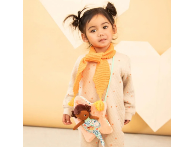MUÑECA ANNA CON BOLSO DE ESTRELLA