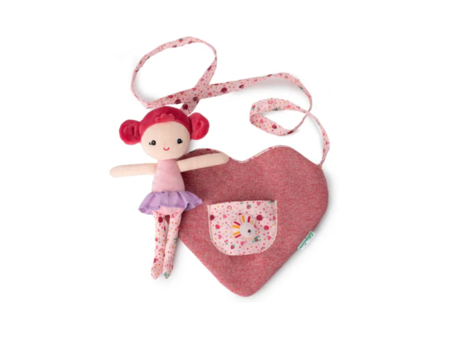 MUÑECA ALINE CON BOLSA EN FORMA DE CORAZÓN