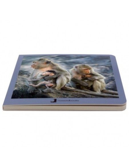 Libro de fotografías de animales en familia.
