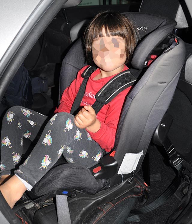 Niña de 5 años en silla ACM