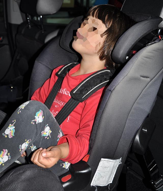 Niña de 5 años en silla ACM